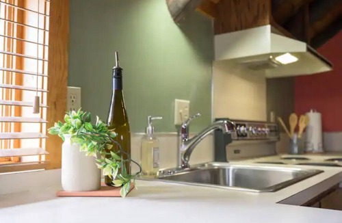 Southeast Boise Apartment | Pine Cabin Loft in Central Boise