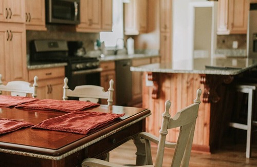 Gulf Hills House | Pine Ridge - close to beach, casinos & downtown Ocean Springs!
