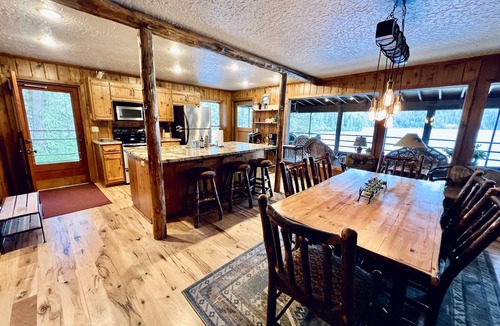 Hayden Lake Cabin | Pine View Cabin: Rustic Hayden Lake Cabin with Bunkhouse and Private Dock