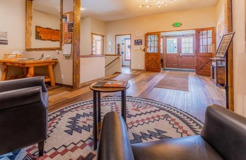 Anaconda Hostel | Pintler's Portal Hostel