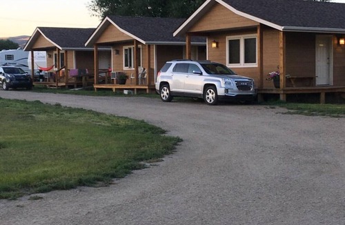 Melrose Cabin | Pioneer Mountain Cabins - Cabin 1