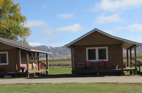 Melrose Cabin | Pioneer Mountain Cabins - Cabin 1