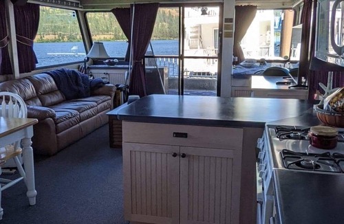 Worley Boat Rental | Play, Stay and Hideaway on Lake CDA!