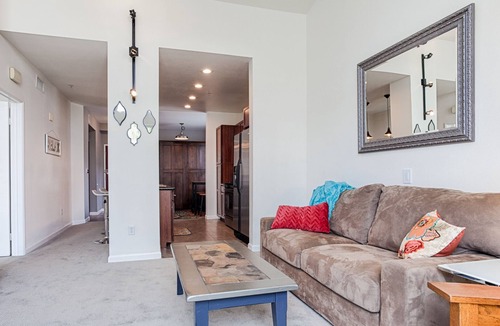 Playa Vista Apartment | Playa Vista Retreat in Playa Vista CA