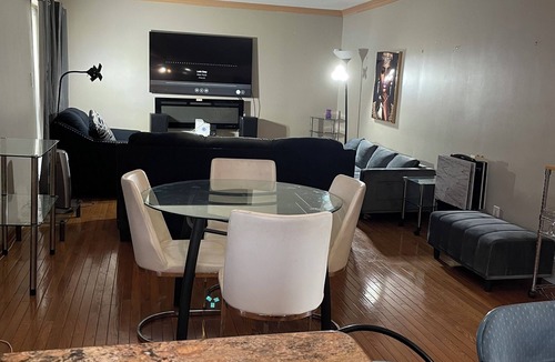 Southfield House | Pleasant 2-bedroom house with AC in Southfield HISTORIC AREA