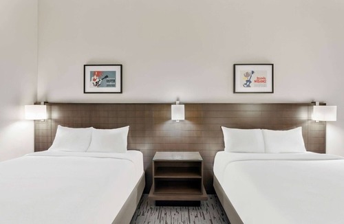 Bee Cave Hotel | Pleasant Stay, Convenient Location! 2 Modern Units, Close to Lake Pointe Park
