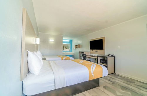 Pleasanton Hotel | Pleasanton Executive Inn By OYO