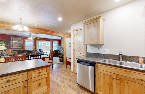 McCall Condo | Plush condo w/gas fireplace - walk to lake beaches, golf & Ponderosa State Park