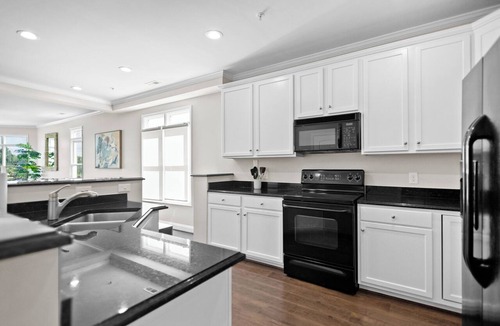 Mount Mourne Condo | Point of View by SoCharm | Luxury Lakefront Condo | Deck | Sleep 6