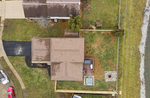 Hilliard House | Pondside Retreat 4BR w/Hot Tub & Pool Table & BBQ