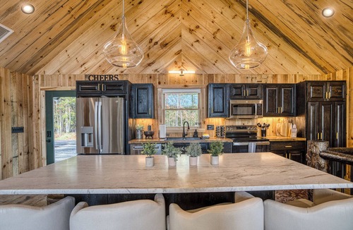 Mineral Bluff Cabin | POOL, 4 king en suites, mountain views, hot tub and LUXURY