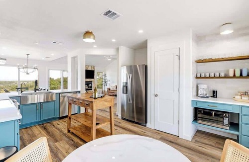 Dripping Springs House | Pool, Hot Tub, Putting Green | 8 Acre Fall Retreat