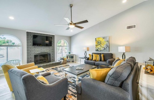 La Paz At Desert Springs House | Pool & Putting Green: Scottsdale Family Escape
