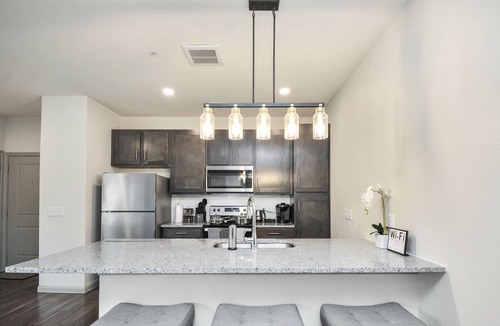 Pleasant Valley Apartment | Pool View Golden Array