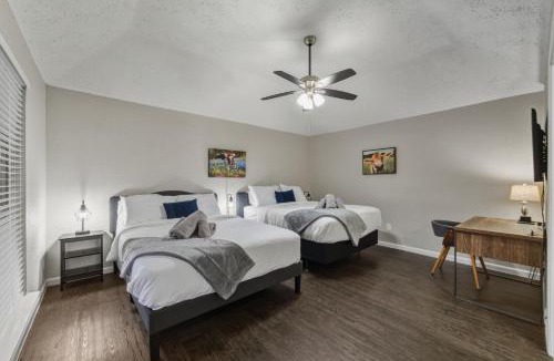 Atascocita House | Pool Villa- Near Airport & Downtown, Fire Pit, Foosball