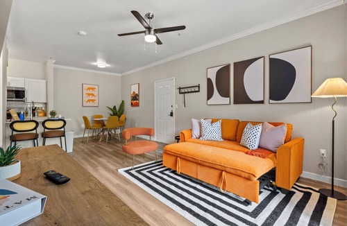 Dallas Apartment | Poolside Luxury 1BR | Pool, Gym & BBQ | Med District