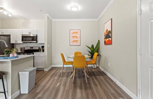 Dallas Apartment | Poolside Luxury 1BR | Pool, Gym & BBQ | Med District