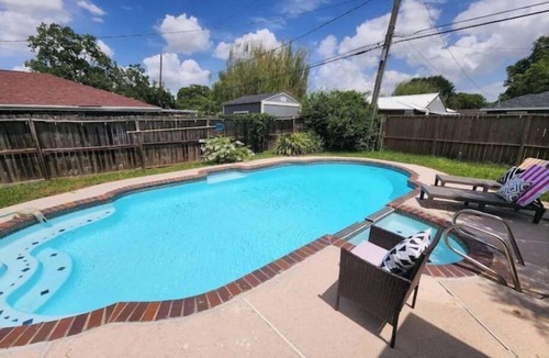 Houston House | Poolside Oasis