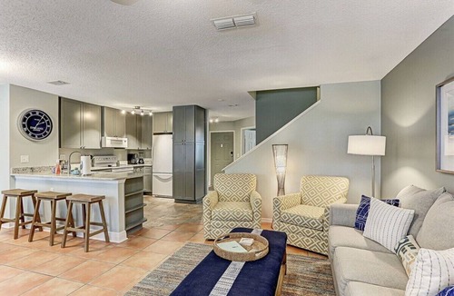Amelia City Condo | Poolside Retreat: Close to Beach, Gated Complex