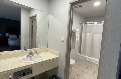 Central San Pedro Hotel | Portside Inn & Suites