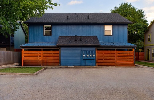 South Lamar House | Posh & Serene 2BR w Private Patio