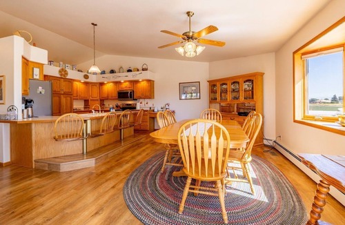Powell House | Powell Farmstead Retreat- rural setting in town, dog friendly