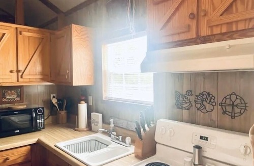 Mena Cabin | Prairie Creek Cabin -Ride SxS to trails from the cabin! Kayak and Fish the Creek