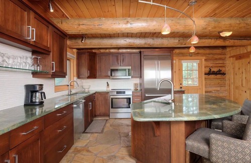 Gallatin Gateway Cabin | Premium and Luxury Comforts Surrounded by Unbeatable Scenery!