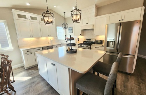 Rimrock House | Premium Home with Fire Pit-Patio Private Park, Walking Path, Family Neighborhood