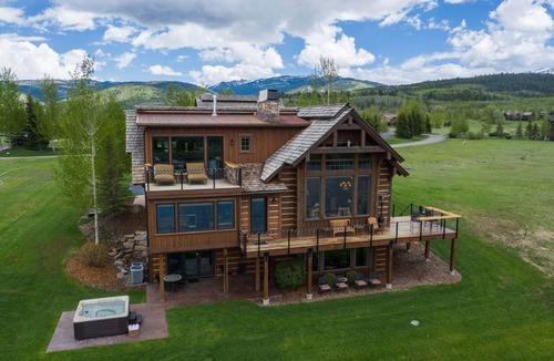 Victor House | Premium lakefront log home with stunning views and exquisite finishes!