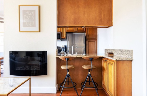 Del Rey Apartment | Premium Marina Del Rey 1BR, walk to marina, shops & dining, by Blueground