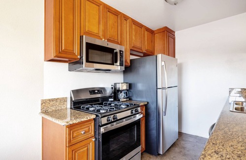 Del Rey Apartment | Premium Marina Del Rey 1BR, walk to marina, shops & dining, by Blueground
