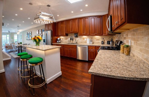 Washington House | Presidential DC Estate Sleeps 22 Free Parking