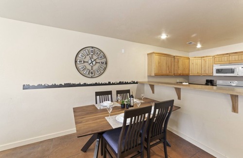 Moab South Valley Apartment | Prickly Pear Vista I Pool & Spa with Rim Views