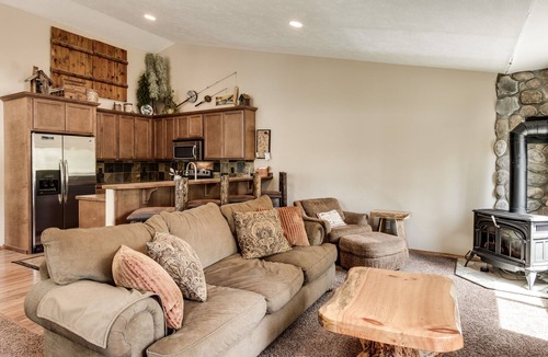 Coolin House | Priest Lake Sherwood Beach Lakefront Cabin