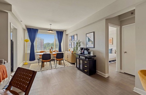 Radnor - Fort Myer Heights Apartment | Prime Arlington Location Free Parking 1BR Apt