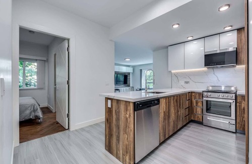 Downtown Vancouver Apartment | Prime Downtown West End | Quiet 2BR Retreat