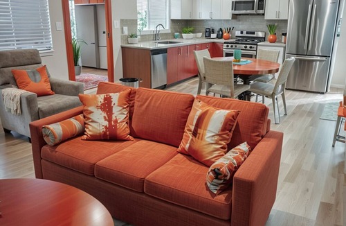 Hollywood Apartment | Prime Hollywood 4BR Suite Stay Near Paramount: Free Parking