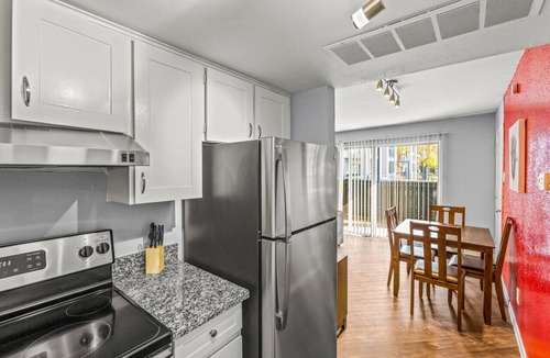 El Lago Condo | Prime Location close to Restaurants, NASA, Kemah, etc