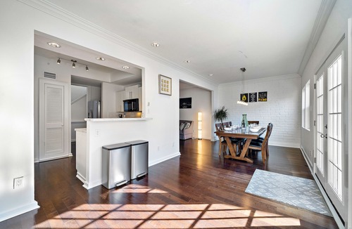 Greenway Plaza-Upper Kirby House | Prime Location. Luxurious 3 BR with Pool. 2 Living Rooms. Garage. 4 Balconies.