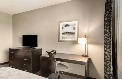 Milpitas Hotel | Prime Milpitas Location | Pool, Fitness & Dining