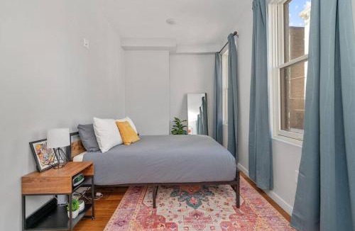 Over-the-Rhine Apartment | Prime OTR off Vine St, Lux Full Bed, Fast WiFi, Fully Equipped, 50in TV, Sleeps 4ppl