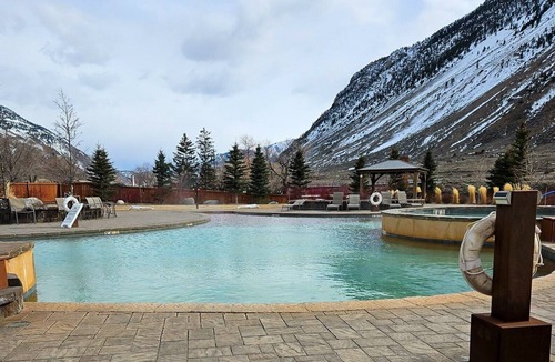 Gardiner Cabin | Prime Spot! Complimentary Parking, Next to Gardiner Downtown!