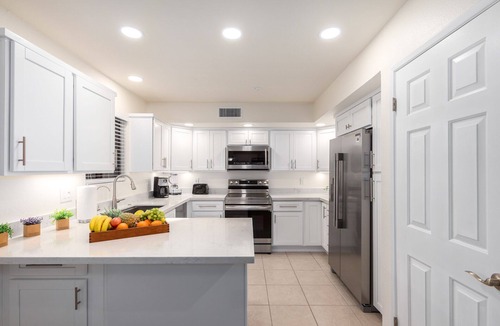 Paradise Valley Village Condo | Pristine, Impeccable Condo - Fantastic Paradise Valley Village Location !