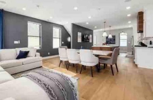 Downtown Columbus House | Pristine New Build, Must See!