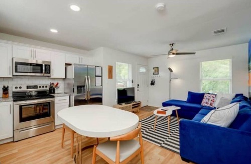 Chestnut House | Pristine, Private, Central, Cozy, Fully-Equipped!