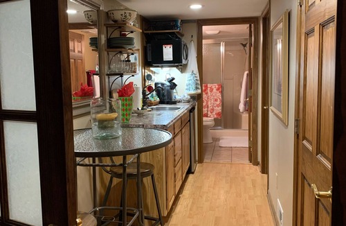 Polaris Apartment | Pristine Private Entry Studio with Gas Fireplace @ I-71 Polaris