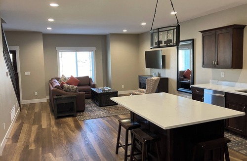 St. Anthony House | Pristine townhome near Sand Dunes with Ample Street Parking