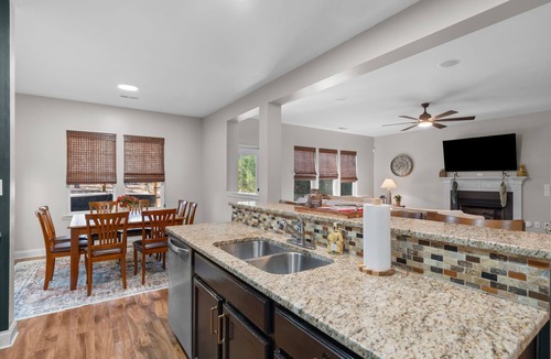 Aberdeen House | Privacy in the Pines + Hot Tub +Custom Fire Pit