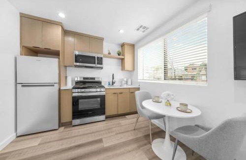 Rampart Village House | Private 1 bedroom home close to Korean Town and Patio